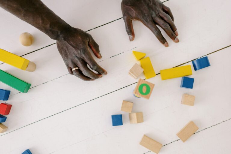 Holzspielzeug vs. Plastik: nachhaltig und sicher spielen